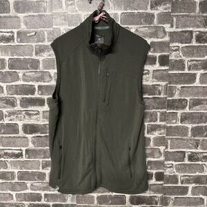 Icebreaker merino vest green wool blend pockets